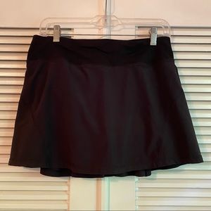 Lululemon circuit breaker skirt, black, size 6
